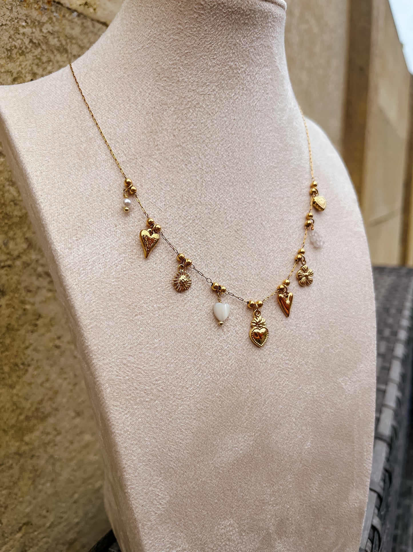 Necklace gold flower