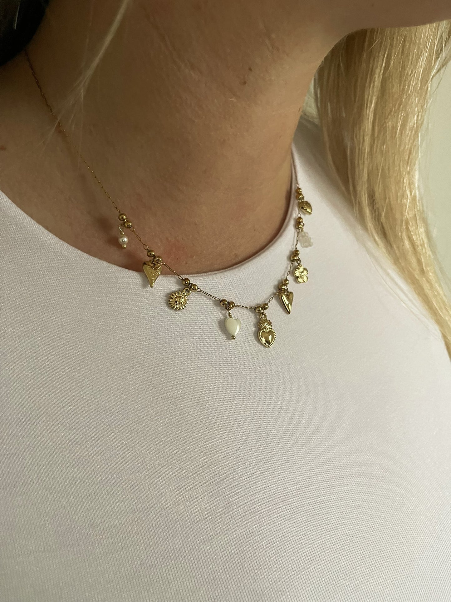 Necklace gold flower